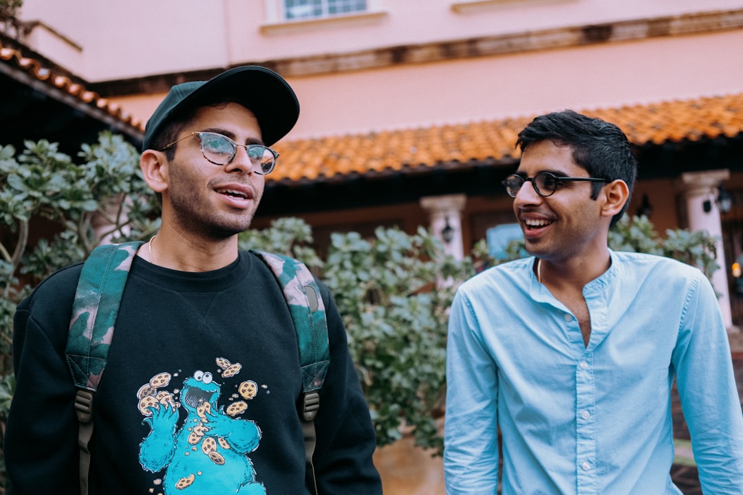 Photo Smiling neighbors